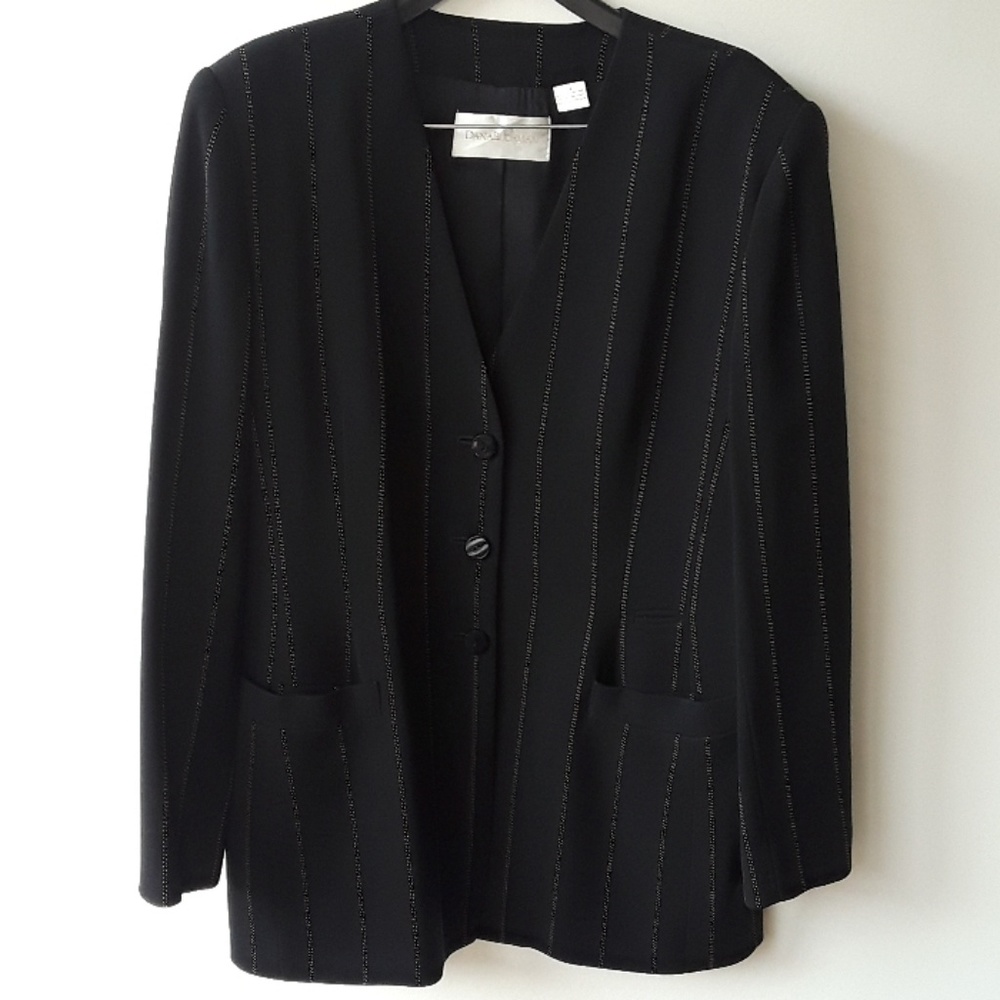🍁🍁🍁🍁🍁Dana Bushman  black striped blazer
